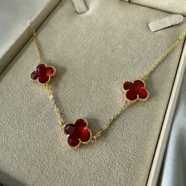 Choker Trevo Vermelho Inspiração Joia - Banhado a Ouro 18K