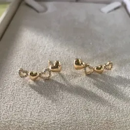 Brinco Ear Cuff de Corações - Banhado a Ouro 18k