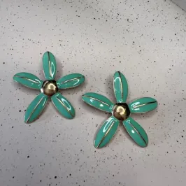 Brinco Flor Esmaltado Verde - Banhado Ouro 18K