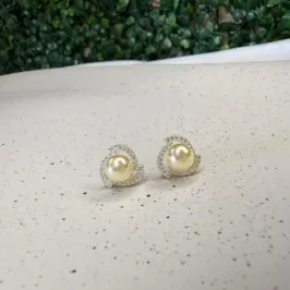 Brinco Pérola Cravejada Zircônias - Banhado a Ouro 18K