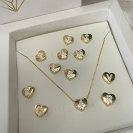 Pingente Letra Cravejada no Coração - Banhado a Ouro 18K