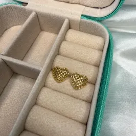 Brinco Coração Trama Pequeno - Banhado a Ouro 18K