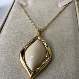 Pingente Formato Folha Resinado - Banhado a Ouro 18K