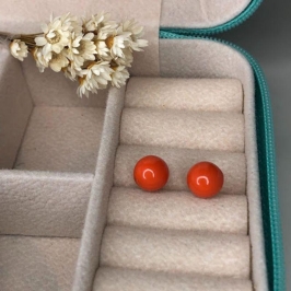 Brinco Bolinha Coral - Banhado a Ouro 18k