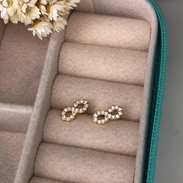 Brinco Infinito Pequeno Cravejado Zircônia - Banhado a Ouro 18k