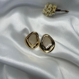 Brinco Orgânico Resina Perolado - Banhado em Ouro 18k