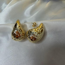 Brinco Gota com Textura - Banhado a Ouro 18k