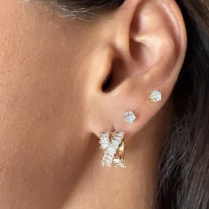 Argolinha em X Cravejado Microzircônias Baguetes - Banhado a Ouro 18K