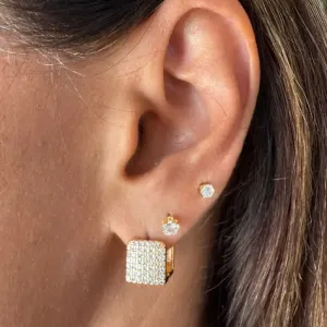 Argola Cubo Cravejado Microzircônias - Banhado a Ouro 18K