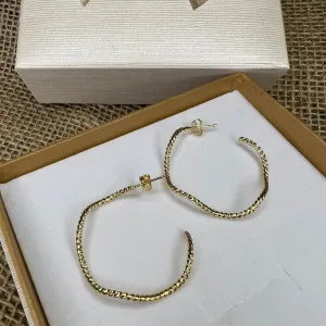 Brinco Argola Torcida - Banhado a Ouro 18K