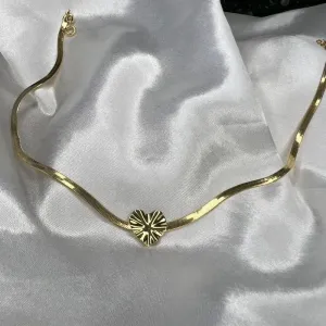 Choker Fita com Coração Martelado - Banhado a Ouro 18K