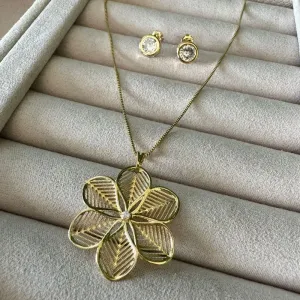 Conjunto Colar e Brinco Flor Vazada - Banhado a Ouro 18K