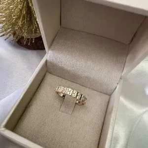 Anel Aparador com Cravejado de Zircônias - Banhado a  Ouro 18K