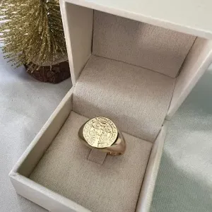 Anel Redondo São Bento - Banhado em Ouro 18K