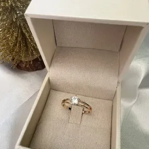 Anel Solitário Seis Garras - Banhado em Ouro 18K