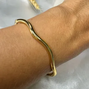 Bracelete Minimalista Ondulado - Banhado em Verniz Italiano