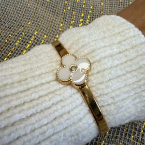 Bracelete Trevo Esmaltado - Banhado em Verniz Italiano