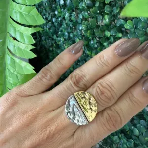 Anel Martelado Duo Regulável - Banhado em Verniz Italiano