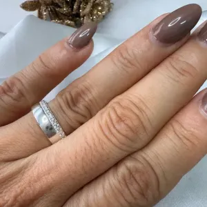 Aliança de Compromisso com Fileira de Zircônias - Prata 925