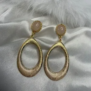 Brinco Gota Vazada e Pedra Natural- Banhado a Ouro 18K