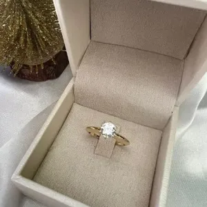 Anel Solitário Inspiração Joia - Banhado a Ouro 18k