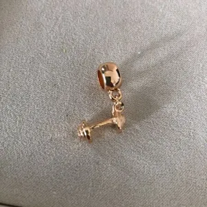 Berloque Halteres - Banhado a Ouro 18k