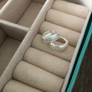 Brinco de Argolinha Duas Fileiras Zircônias - Prata 925