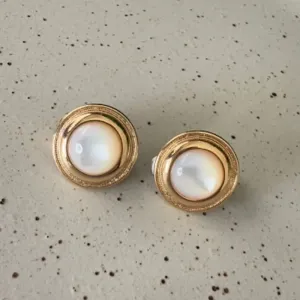 Brinco Madrepérola de Pressão - Banhado a Ouro 18k