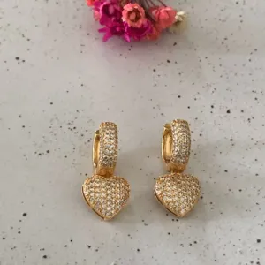 Brinco Argola Pingente Coração Zircônias - Banhado a Ouro 18k