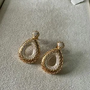 Brinco Gota Trabalhada e Cravejada - Banhado a Ouro 18k