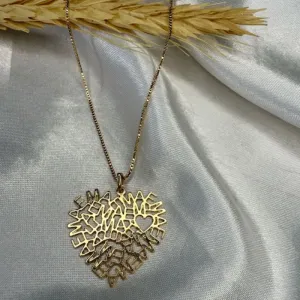 Colar com Pingente Coração Mãe Manuscrito - Banhado a Ouro 18K