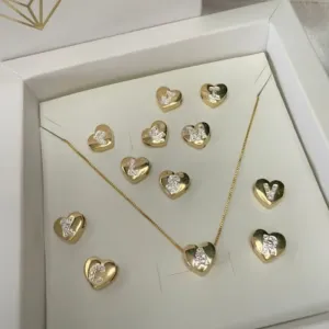 Pingente Letra Cravejada no Coração - Banhado a Ouro 18K