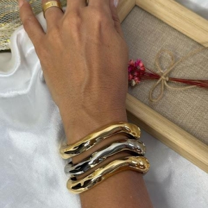 Bracelete Orgânico Irregular - Banhado em Verniz Italiano