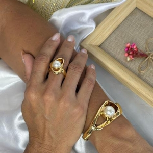 Bracelete Orgânico com Pérola - Banhado em Verniz Italiano