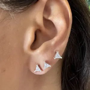 Brinco Pequeno Ponto de Luz Triângulo - Prata 925