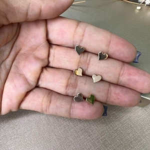 Brinco Infantil Coração Chapeado Pequeno (Par) - Banhado a Ouro