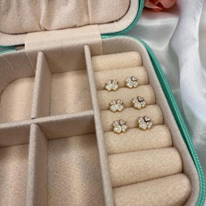 Brinco Infantil Trevo Cravejado - Banhado a Ouro 18K