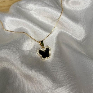 Colar Borboleta Preta Cravejada Zircônias - Banhado a Ouro 18K