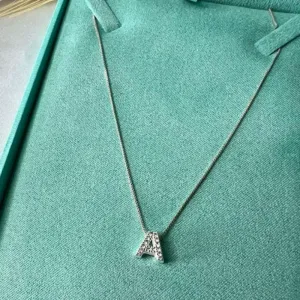 Colar Letra Inicial Cravejada - Prata 925