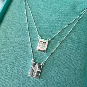 Escapulário Cruz e Coração Cravejados Zircônias - Prata 925