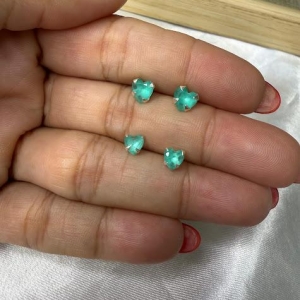 Brinco Pequeno Coração Zircônia Verde Turmalina 5mm - Prata 925