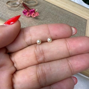 Brinco Infantil Bolinha de Pérola - Banhado a Ouro 18K