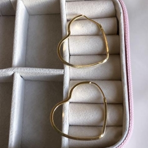 Argola Coração Fio Quadrado - Banhado a Ouro 18K