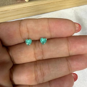 Brinco Pequeno Coração Zircônia Verde Turmalina 5mm - Prata 925