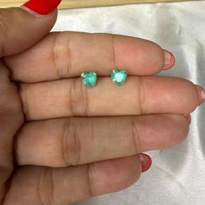 Brinco Pequeno Coração Zircônia Verde Turmalina 6mm - Prata 925