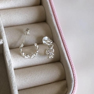 Brinco Semi Argolinha Elos de Corações - Prata 925