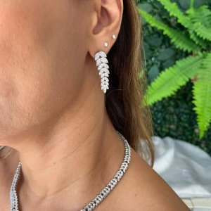 Brinco Folhas Cravejado em Zircônias em Ródio Branco