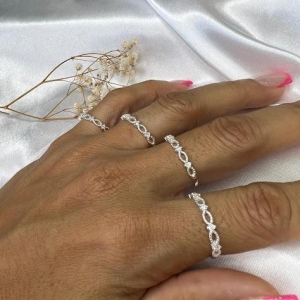 Anel de Elos Vazados com Pedra de Zircônia (Und) - Prata 925