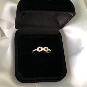 Anel Infinito Cravejado com Zircônias - Prata 925