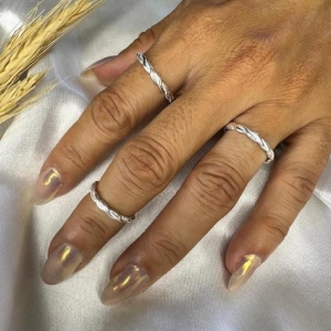 Anel Torcido Design Minimalista (Und) - Prata 925